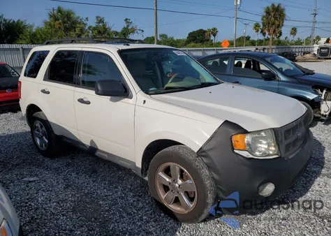 2012 Ford Escape Xlt z USA, uszkodzony, nr VIN 1FMCU9DG8CKB75873